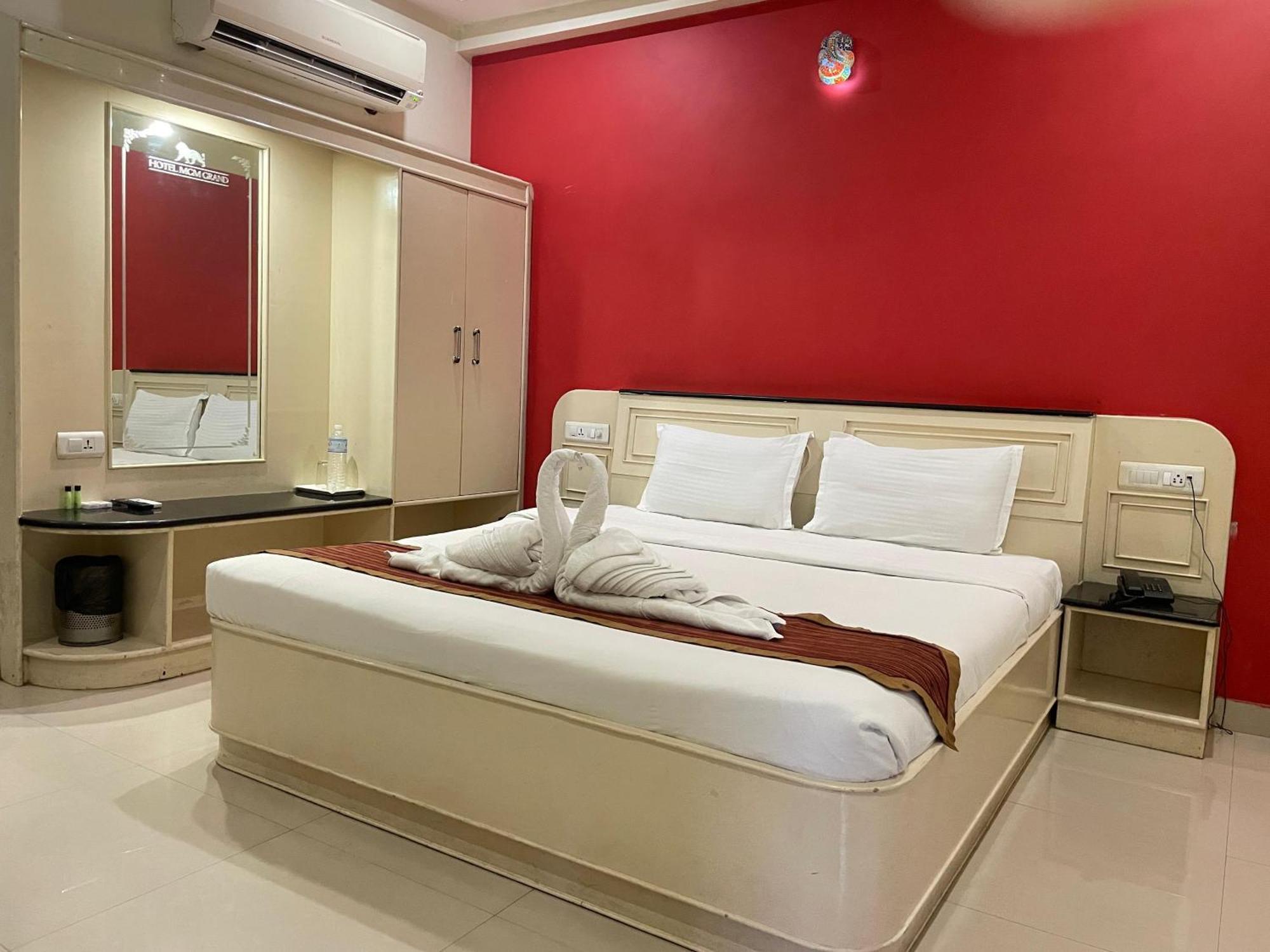 Hotel Mgm Grand Srikalahasti Bagian luar foto