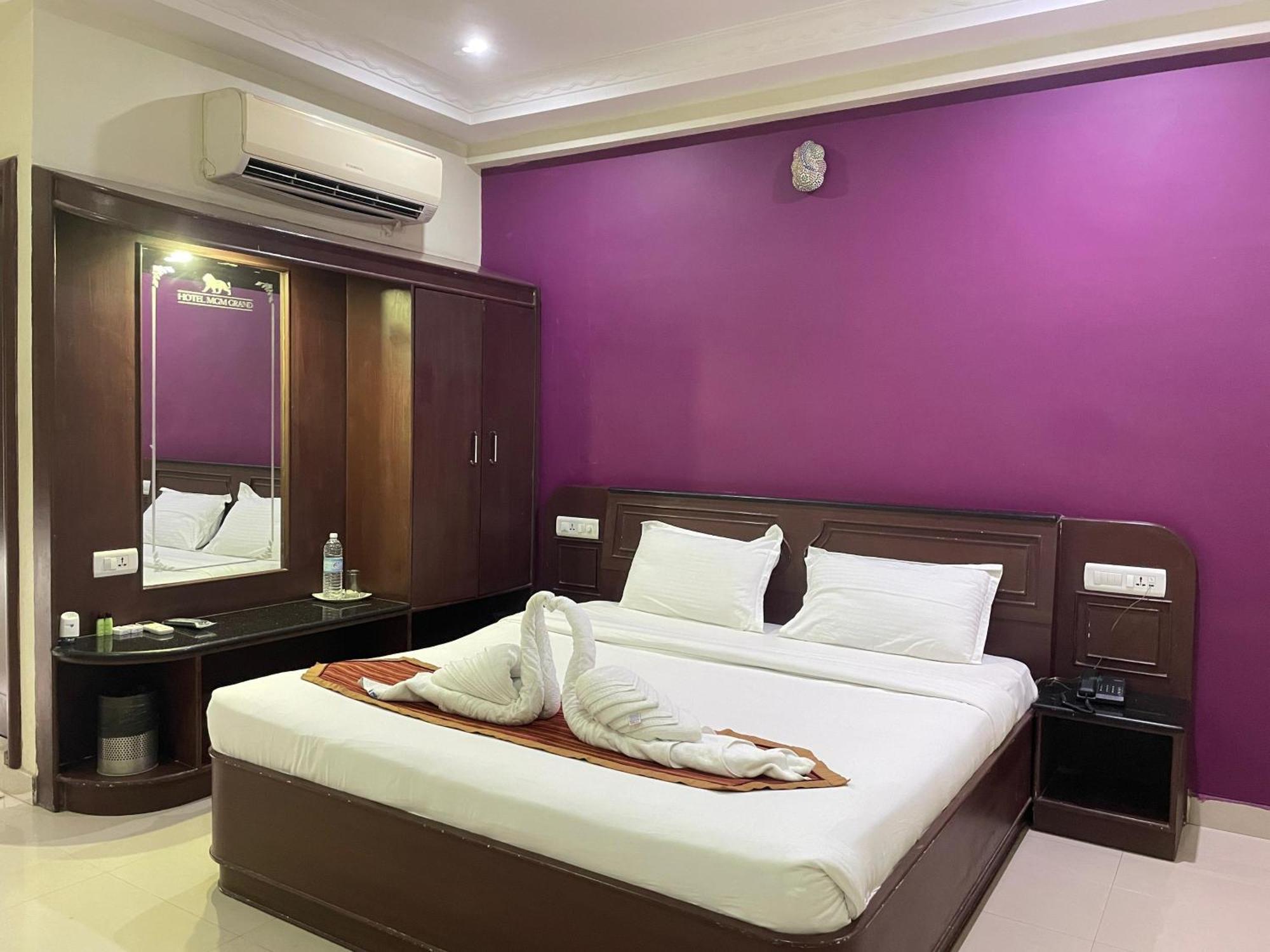 Hotel Mgm Grand Srikalahasti Bagian luar foto