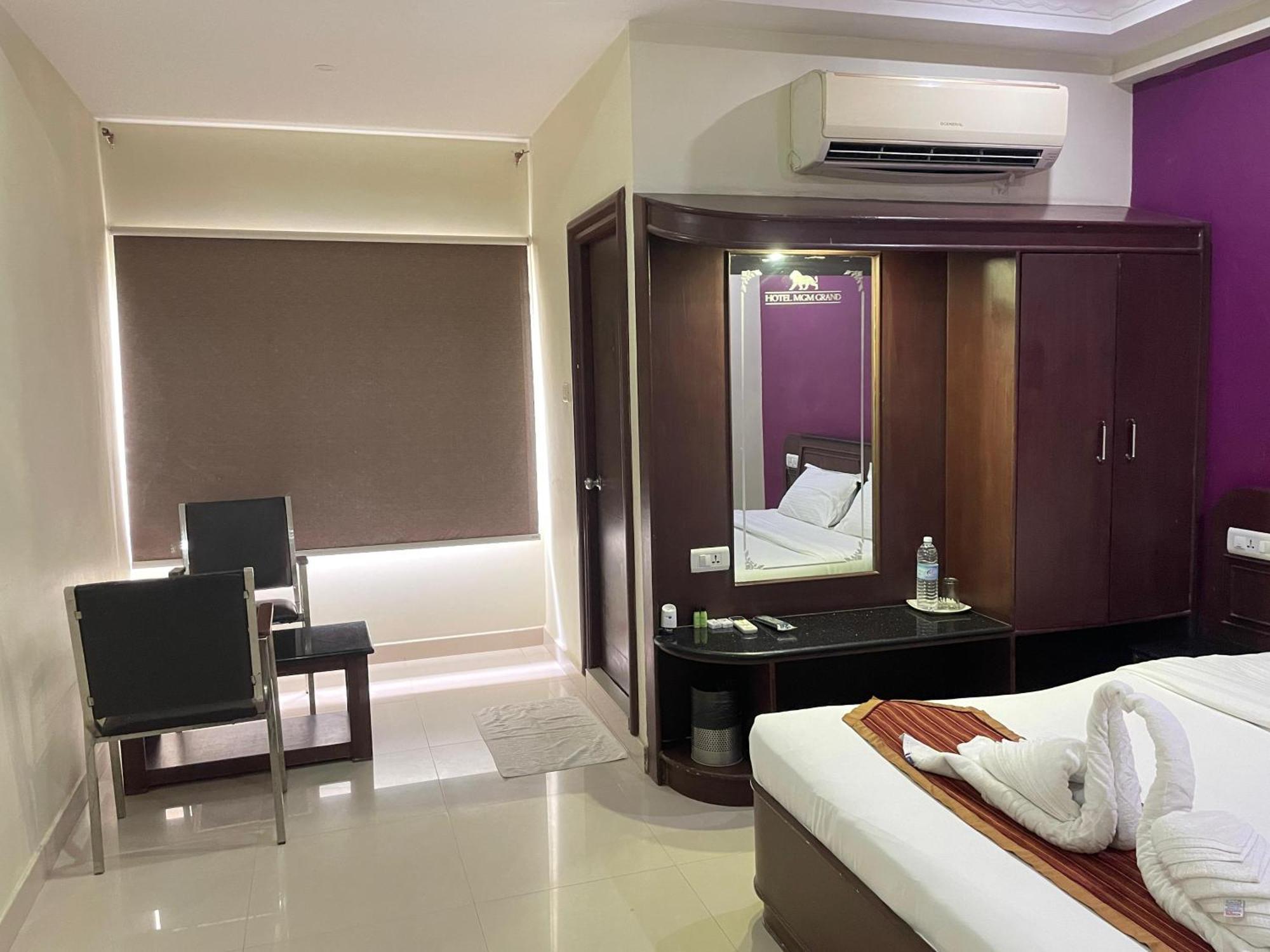 Hotel Mgm Grand Srikalahasti Bagian luar foto